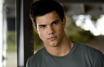 Taylor Lautner sera Stretch Armstrong