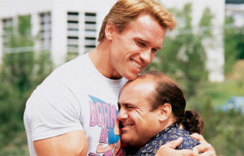 Schwarzenegger et DeVito préparent une suite à Twins